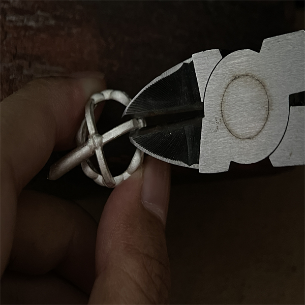 Oval-Cut Zircon Enamel Ring - Image 13