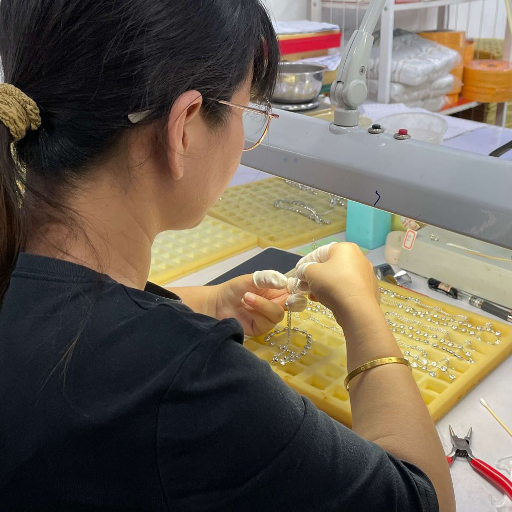 Worker performing QC quality inspection for S925 sterling silver jewelry